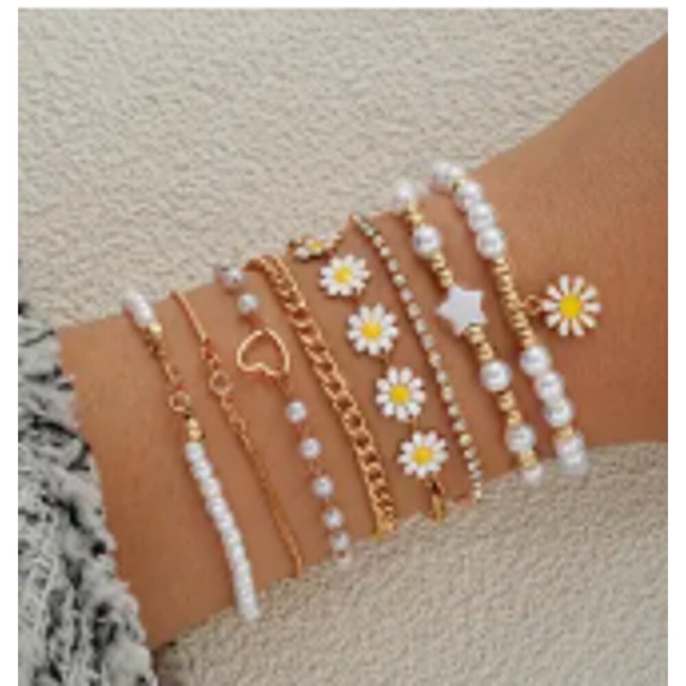 NEW - 8-Piece Exquisite Daisy, Heart & Rhinestone Beaded Charm Bracelets Set
